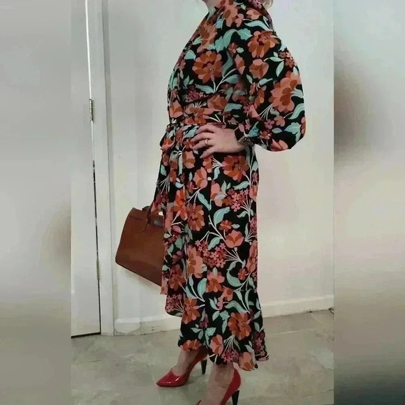 Diane Von Furstenberg iconic wrap dress Sz M worn once - Picture 2 of 6